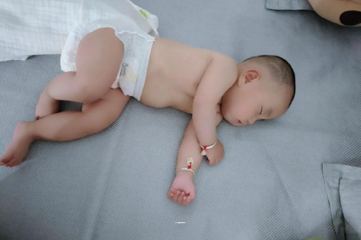 临海3个月宝宝怎么抱